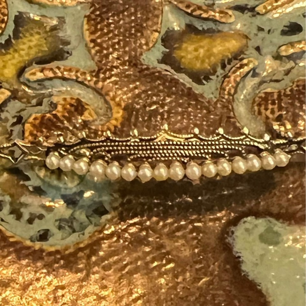 Elegant Gold and Pearl Brooch